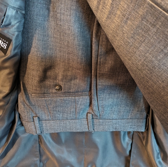 "Great deal"   Suit jacket ,pants, shirt, ties and pocket squares. - Picture 11 of 15